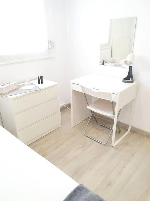 Habitaciones Bonitas Y Comodas L'Hospitalet de Llobregat Extérieur photo